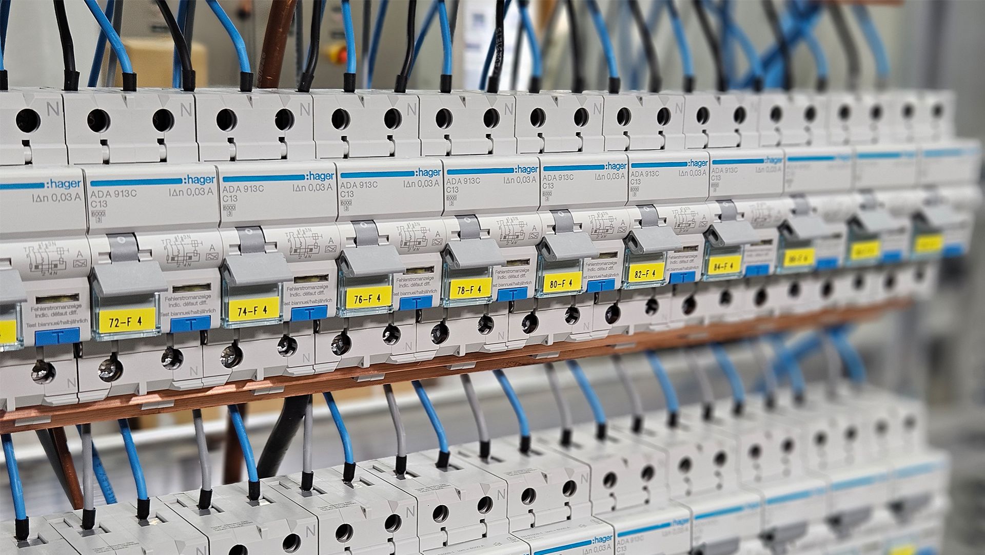 Planung und Herstellung von  Schaltanlagen und Steuerungen